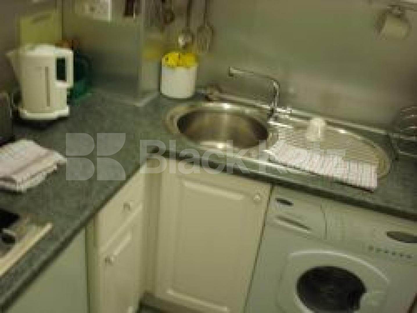 			New Instruciton, Studio Apartment, 1 bath, 1 reception Flat			 Queens Way, BAYSWATER